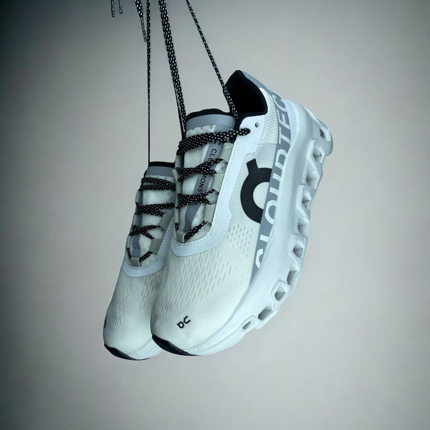 ON CLOUd. HOMBRE B/GRIS