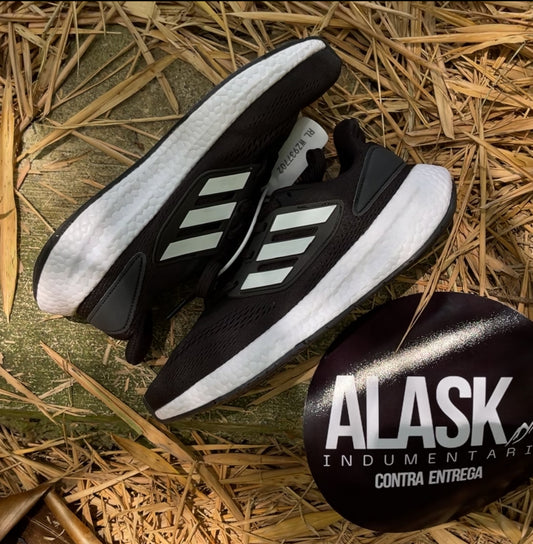 ADDAS PUREBOOST HOMBRE  N/B