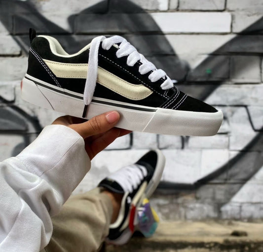 VAN.S POTATO HOMBRE NEGRA BLANCA INCLUYE CORDONES