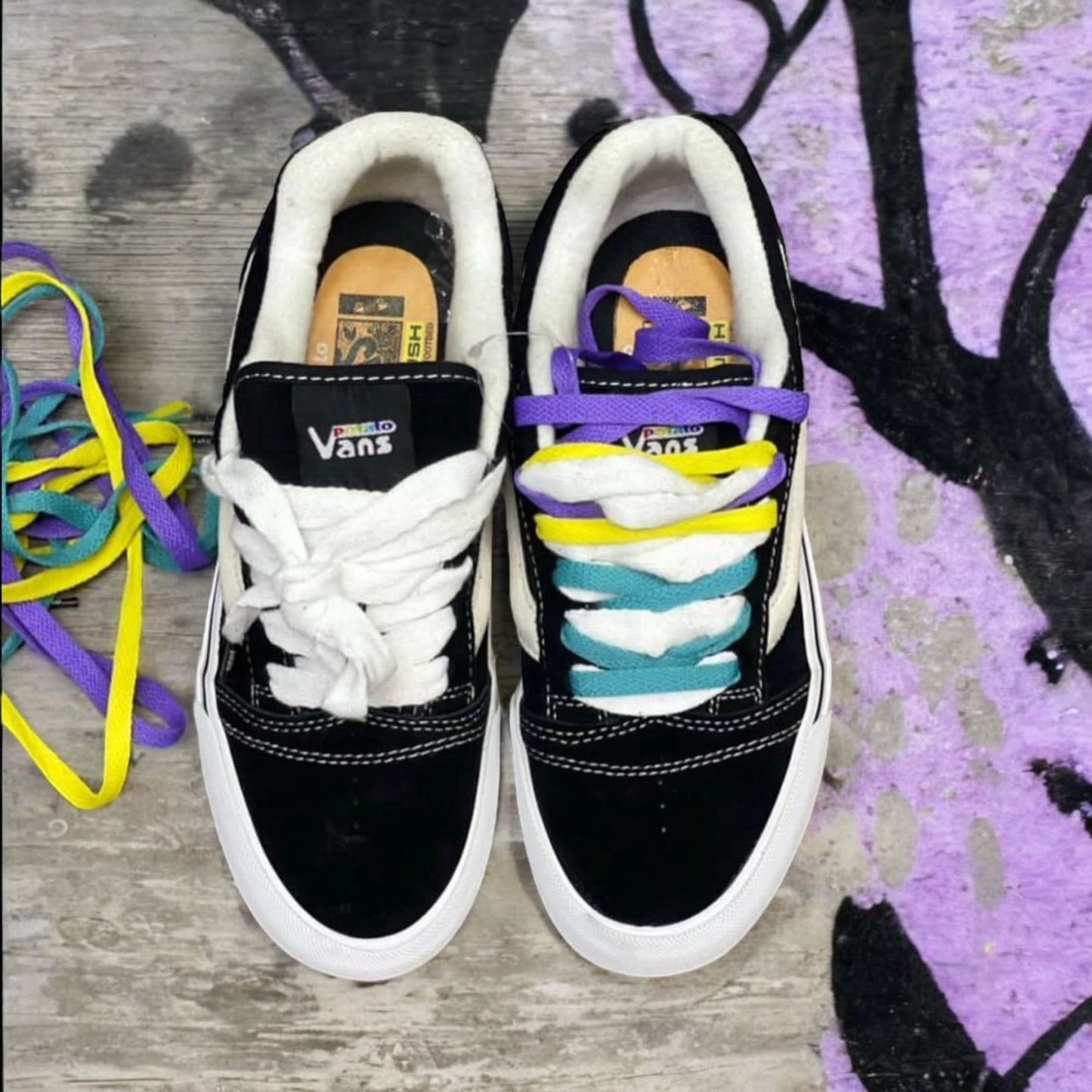 VANS POTATO DAMA NEGRA BLANCA INCLUYE CORDONES